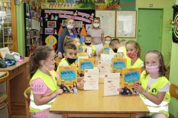 Dzieci w czytelni Oddziału dla dzieci