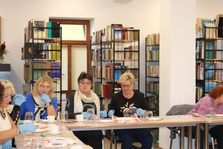 Warszaty decoupage'u w ramach akcji ''Weekend seniora z kulturą''